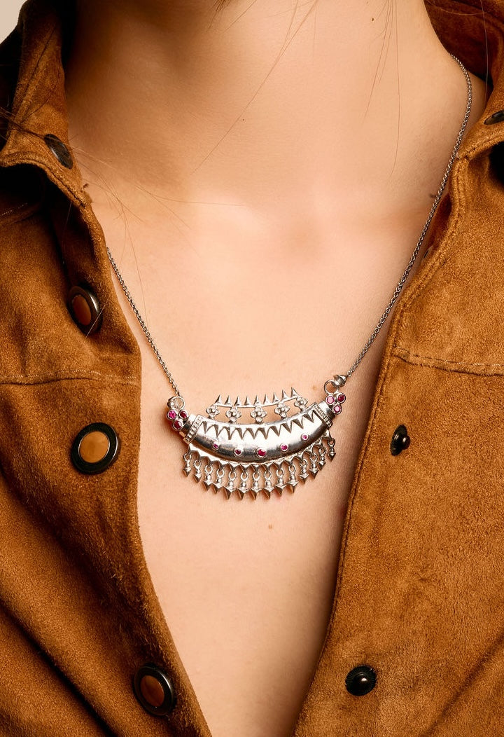 Adra necklace, silver and ruby